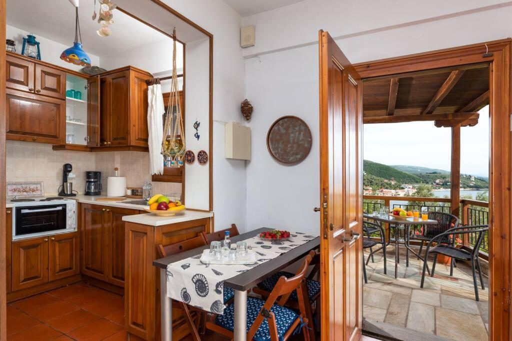 Seaside House With View Over Pagasitikos อาฟิสโซส ภายนอก รูปภาพ