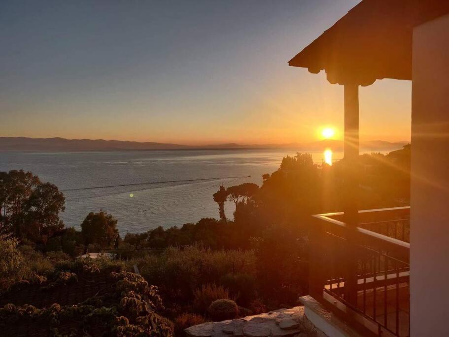 Seaside House With View Over Pagasitikos อาฟิสโซส ภายนอก รูปภาพ
